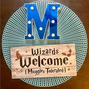 Harry Potter Sign Wizards Welcome Wooden Hanging Wall Decoration NEW